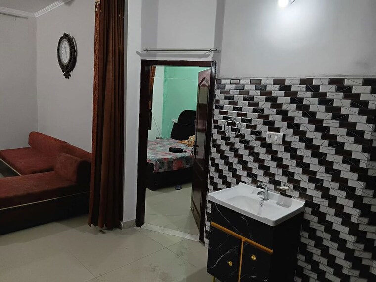 Master Bedroom, prem-satyam-swastik-apartment 3 Bedroom 1555 Sq.Ft. Apartment In Patiala Road Zirakpur 9727429