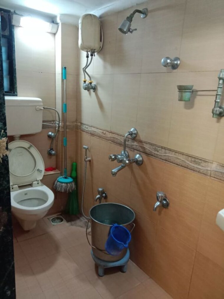 Bathroom, andheri east 1 RK 400 Sq.Ft. Apartment In Andheri East Mumbai 9727416