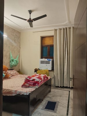 Bedroom in 3 BHK Builder Floor at Ashoka Enclave 3, Sector 35 – for Rent