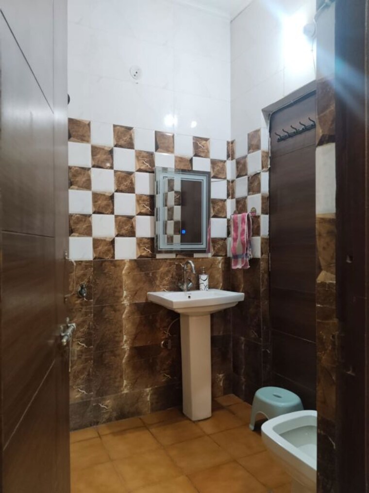Bathroom, ashoka-enclave-3 3 Bedroom 250 Sq.Yd. Builder Floor In Sector 35 Faridabad 9727443