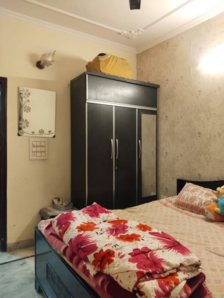 Bedroom, ashoka-enclave-3 3 Bedroom 250 Sq.Yd. Builder Floor In Sector 35 Faridabad 9727443