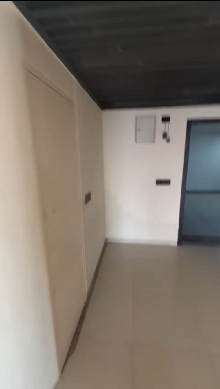 Room, sola Commercial Office Space 800 Sq.Ft. In Sola Ahmedabad 9727440