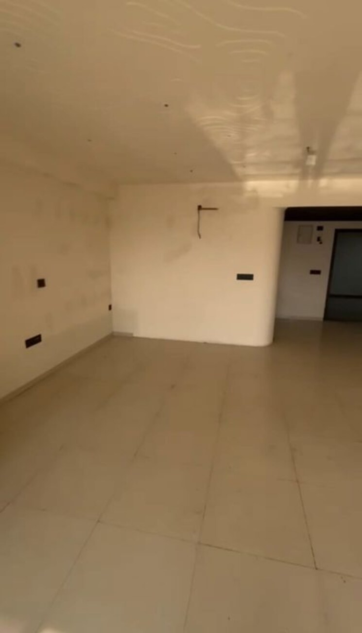 Room, sola Commercial Office Space 800 Sq.Ft. In Sola Ahmedabad 9727440