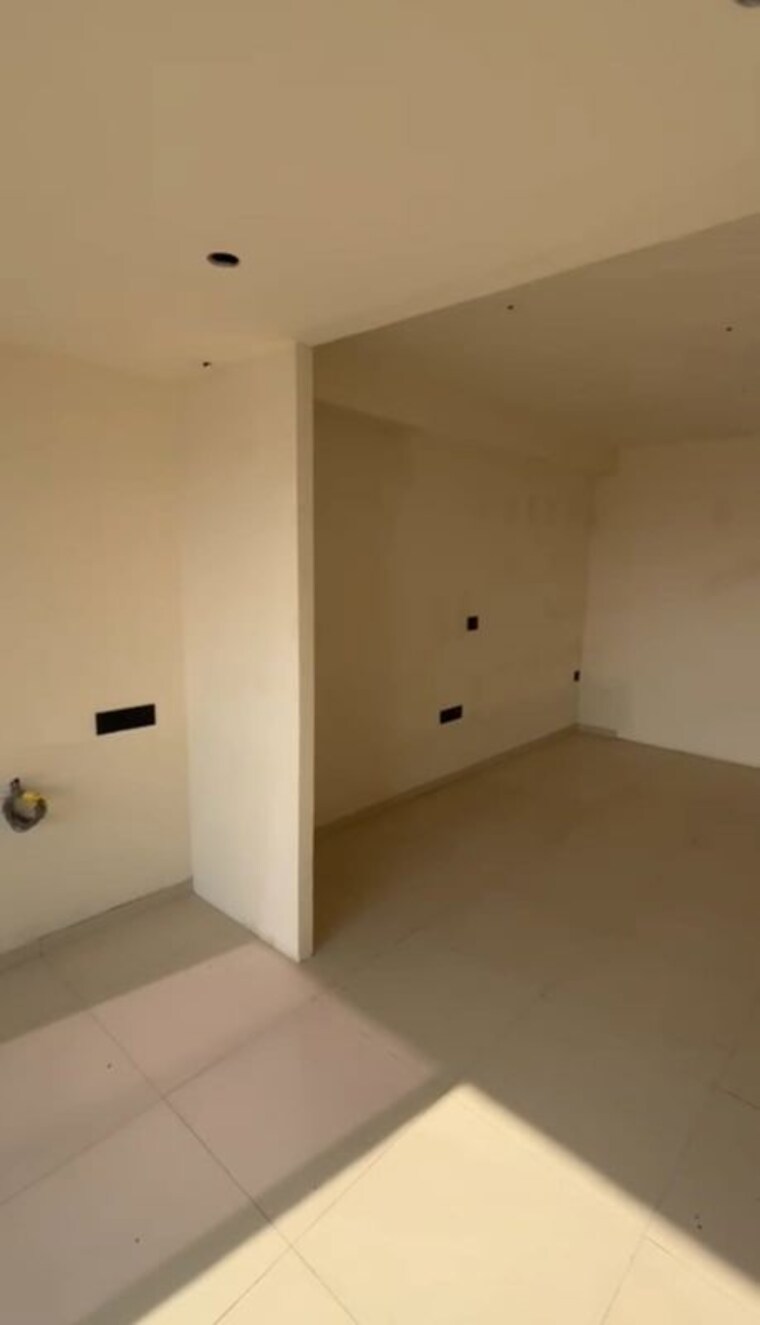 Room, sola Commercial Office Space 800 Sq.Ft. In Sola Ahmedabad 9727440