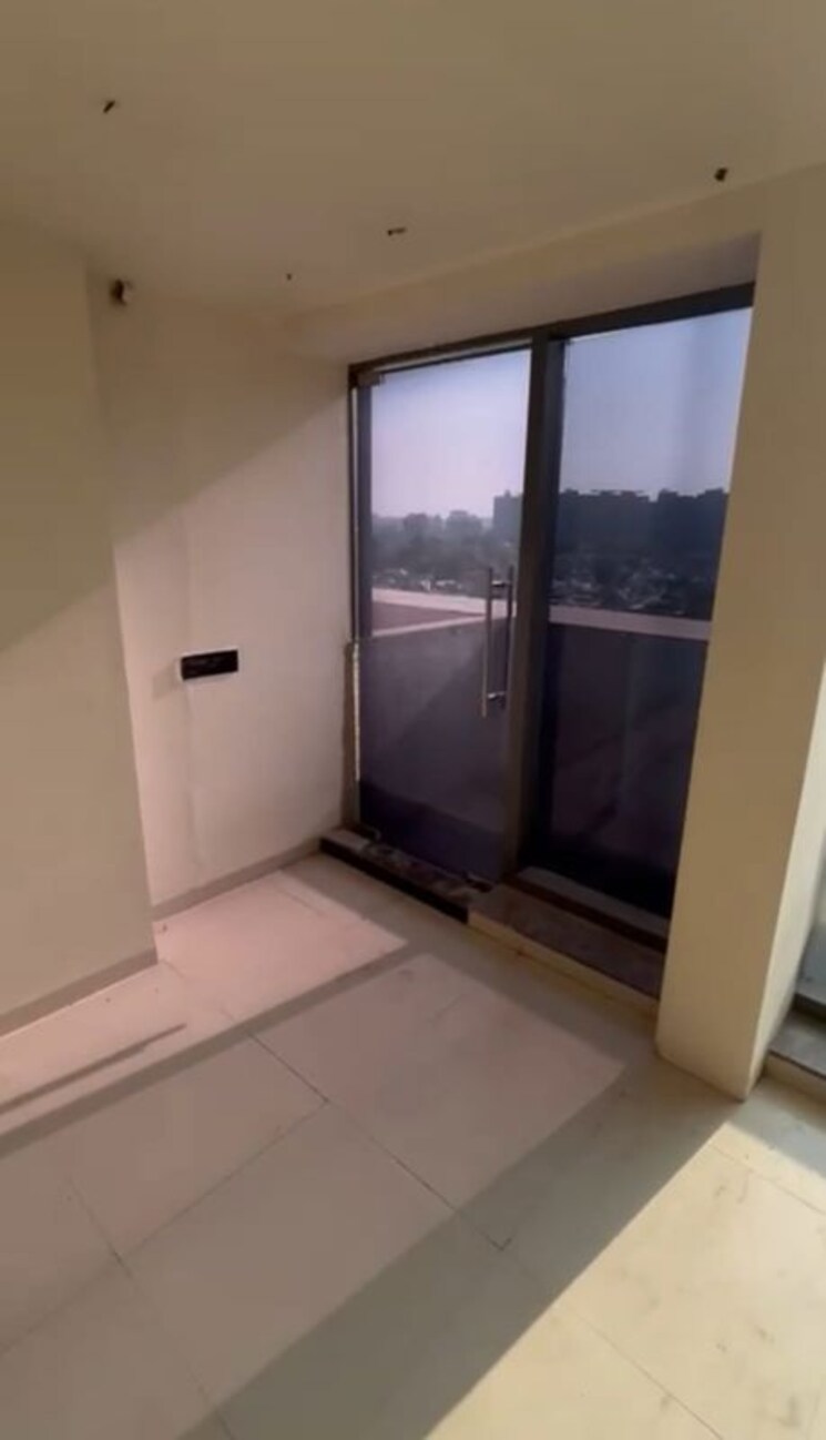 Room, sola Commercial Office Space 800 Sq.Ft. In Sola Ahmedabad 9727440