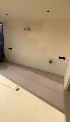 Room in  Office Space at Sola – for Rent