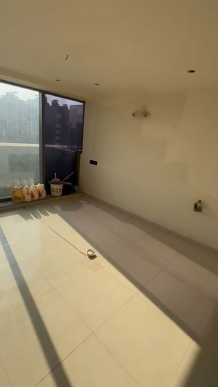 Room, sola Commercial Office Space 800 Sq.Ft. In Sola Ahmedabad 9727453