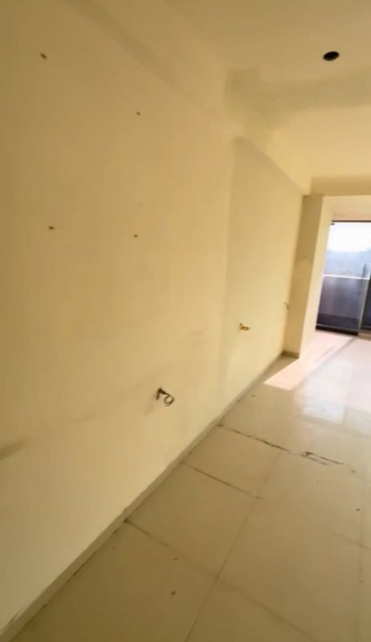 Room, sola Commercial Office Space 800 Sq.Ft. In Sola Ahmedabad 9727453