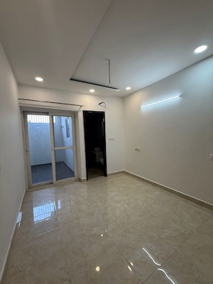 Room in 3 BHK Apartment at APS Platinum Towers, Pir Machalla – for Sale