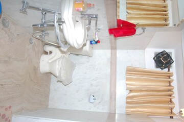 Bathroom in 1 BHK Apartment at Vasant Vihar – for Rent