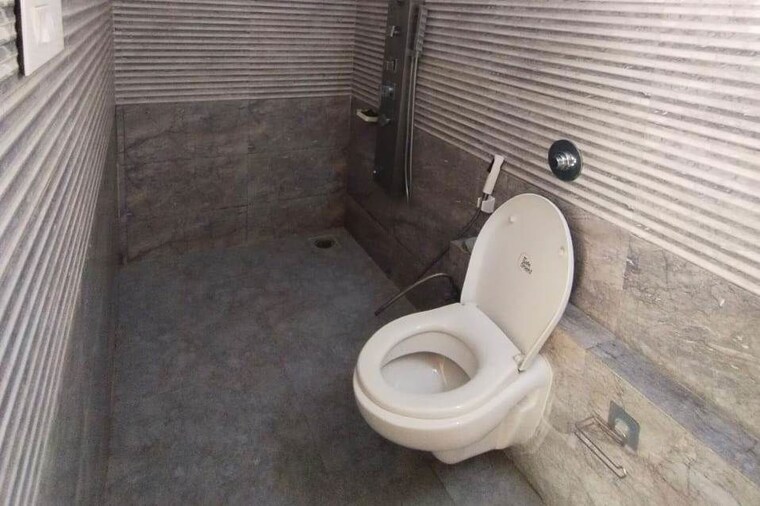 Bathroom, sethia-grandeur 2 Bedroom 687 Sq.Ft. Apartment In Bandra East Mumbai 9727506