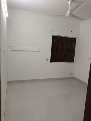 Room in 2 BHK Builder Floor at Dayanand Colony – for Rent
