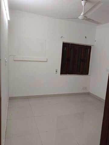 Room in 2 BHK Builder Floor at Dayanand Colony – for Rent