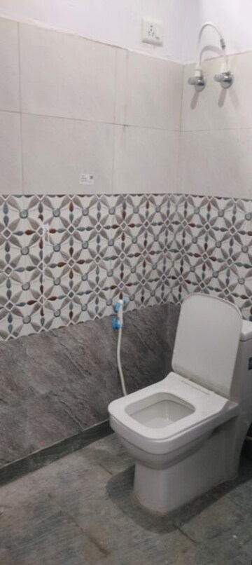 Bathroom in 2 BHK Builder Floor at Maidan Garhi – for Rent