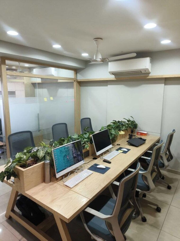 Team Area, swati-clover Commercial Office Space 850 Sq.Ft. In Thaltej Ahmedabad 9727528