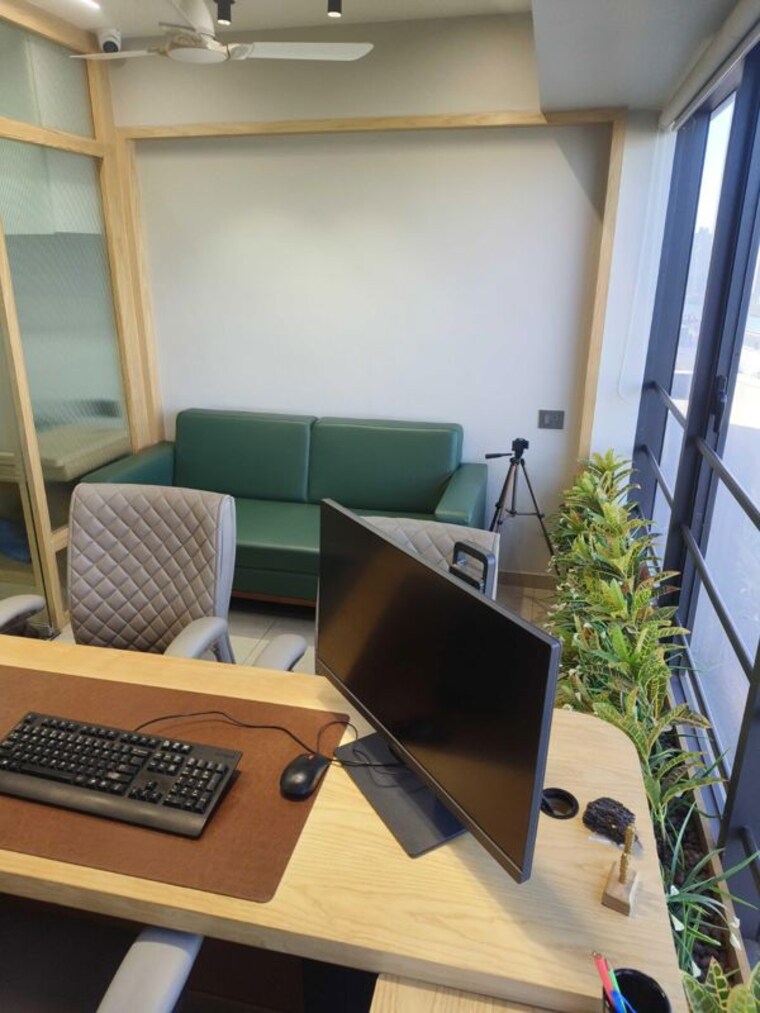 Team Area, swati-clover Commercial Office Space 850 Sq.Ft. In Thaltej Ahmedabad 9727528