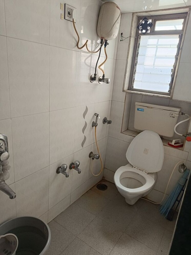 Bathroom, malad west Pg For Girls In Malad West 9727558