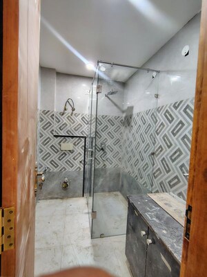 Bathroom in 1 BHK Builder Floor at Sector 23 – for Rent