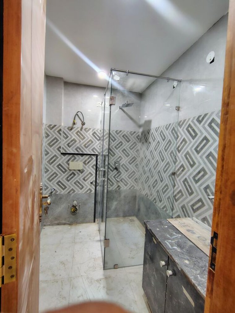 Bathroom, sector 23 1 Bedroom 500 Sq.Ft. Builder Floor In Sector 23 Gurgaon 9727577