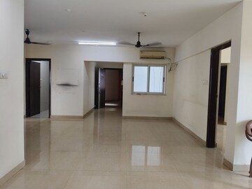 Room in 3 BHK Apartment at Lokhandwala Whispering Palms XXclusives, Kandivali East – for Rent