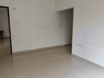 Room in 3 BHK Apartment at Lokhandwala Whispering Palms XXclusives, Kandivali East – for Rent