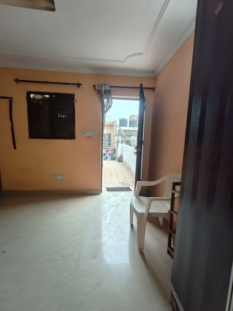 Room, sarita vihar 1 RK 250 Sq.Ft. Independent House In Sarita Vihar Delhi 9727596
