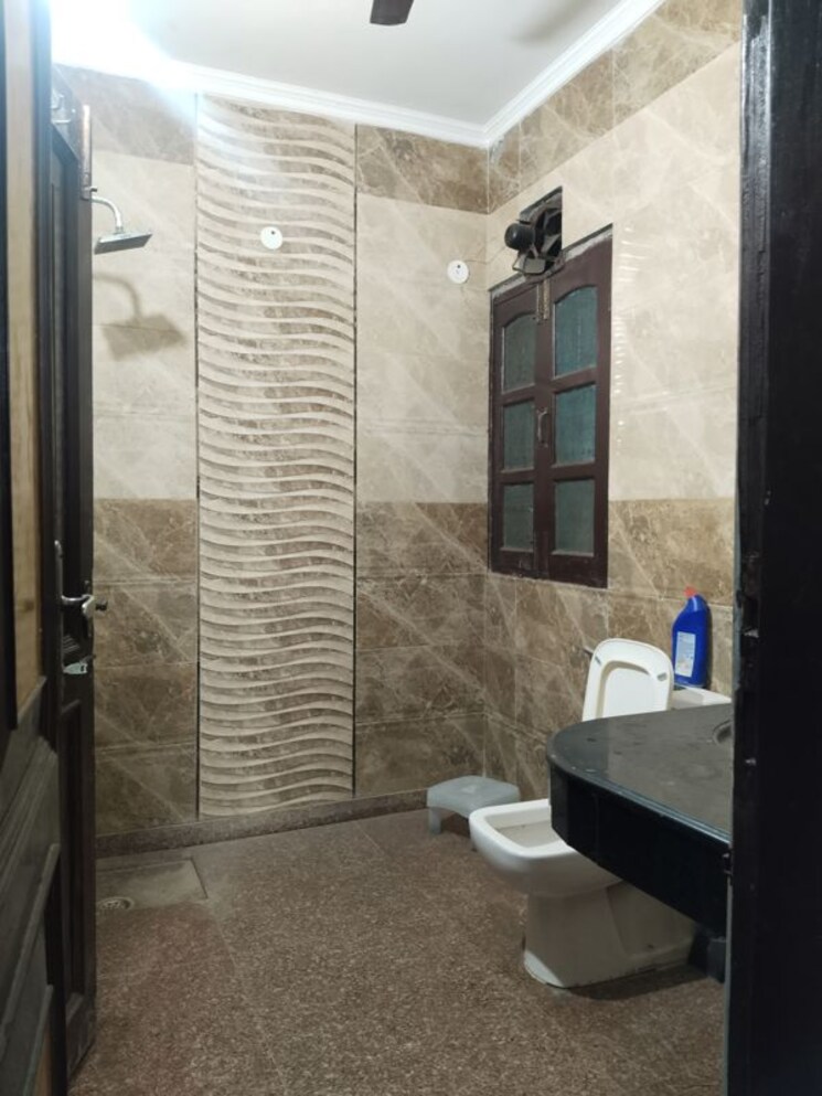 Bathroom, sector 35 3 Bedroom 3150 Sq.Ft. Builder Floor In Sector 35 Faridabad 9727639