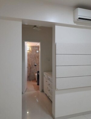 Room in 3 BHK Apartment at Alcon Royce, Kondhwa – for Rent