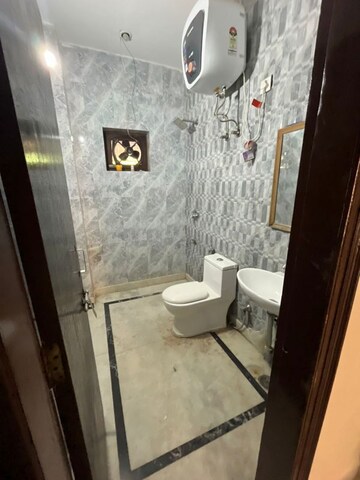 Bathroom in 1 BHK Builder Floor at Sector 52 – for Rent