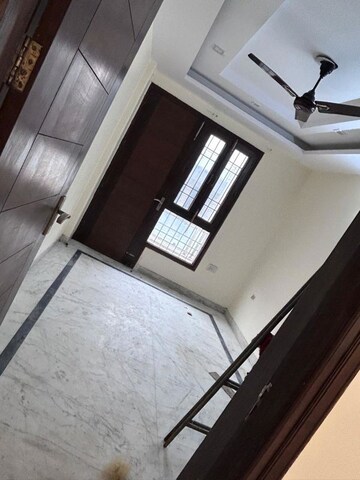 Furnished Amenities in 2 BHK Builder Floor at Nirman Vihar – for Rent