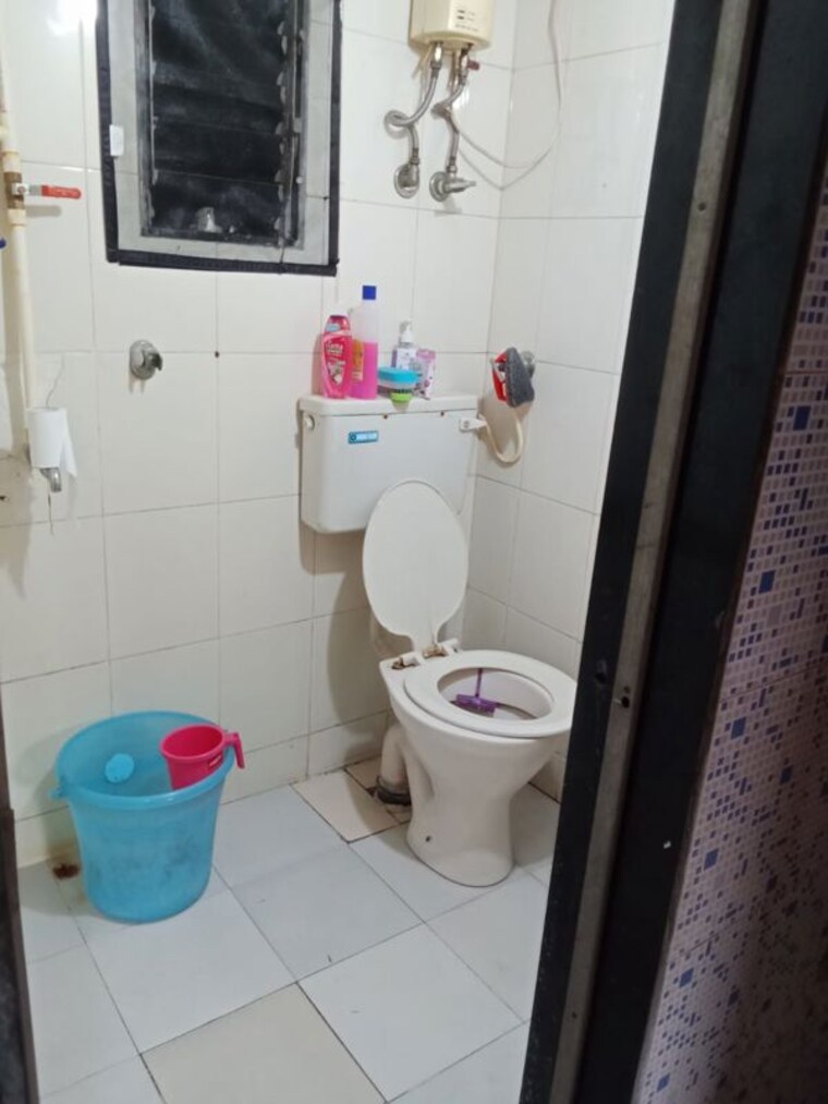 Bathroom, gokuldham-complex 1 RK 300 Sq.Ft. Apartment In Goregaon East Mumbai 9727699