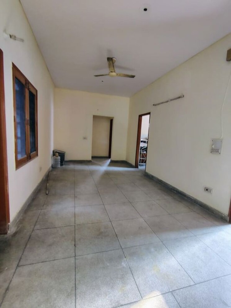 Room, palam vihar 3 Bedroom 500 Sq.Yd. Builder Floor In Palam Vihar Gurgaon 9727737