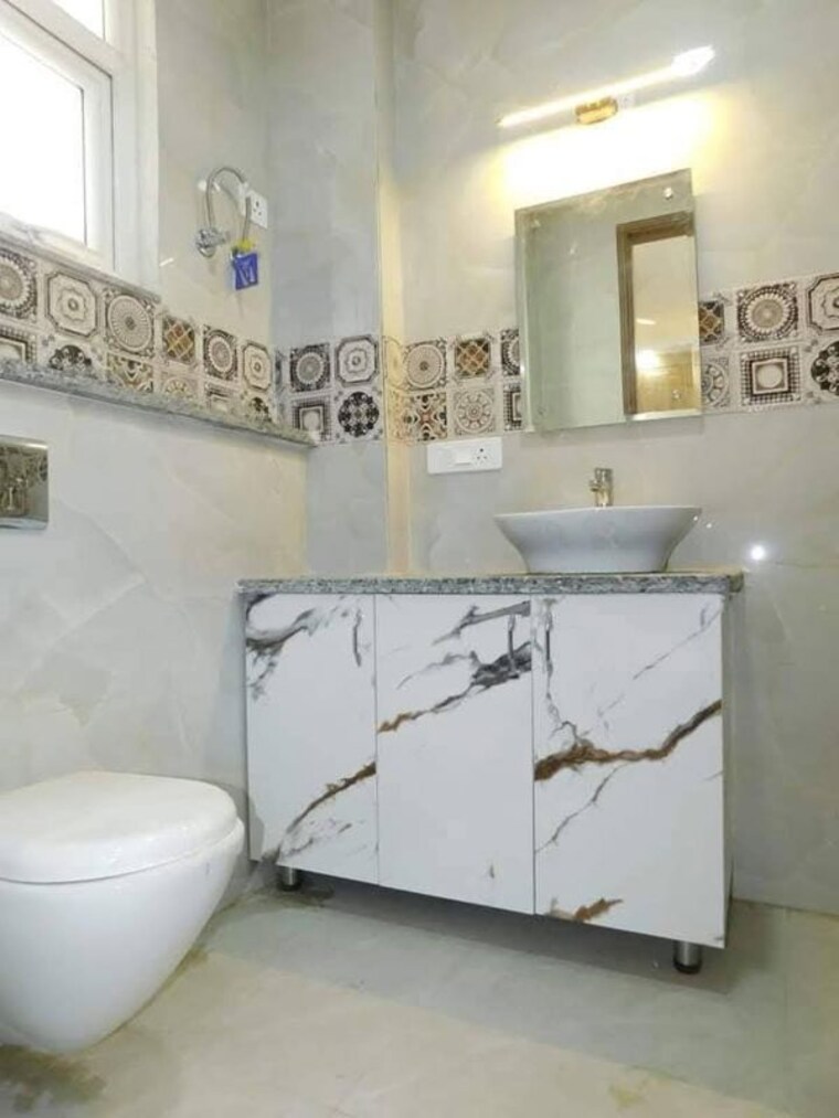 Bathroom, freedom fighters enclave 2 Bedroom 1000 Sq.Ft. Apartment In Freedom Fighters Enclave Delhi 9727744