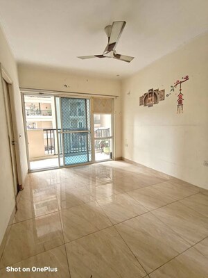 Room in 3.5 BHK Apartment at Gaur City 2 - 14th Avenue, Sector 16c Greater Noida – for Rent