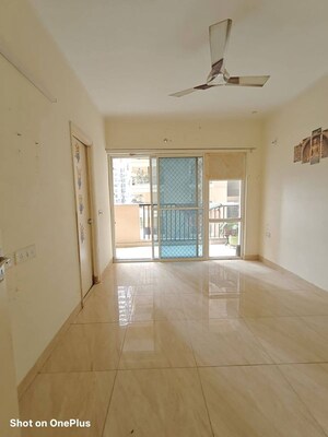 Room in 3.5 BHK Apartment at Gaur City 2 - 14th Avenue, Sector 16c Greater Noida – for Rent