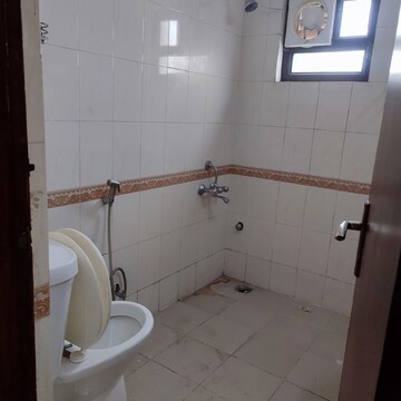 Bathroom in 3 BHK Apartment at Ardee City Palm Grove Heights, Sector 52 – for Rent