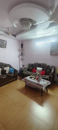 2 BHK + Pooja Room,Servant Room,Study Room,Extra Room Builder Floor For Rent in Rama Park