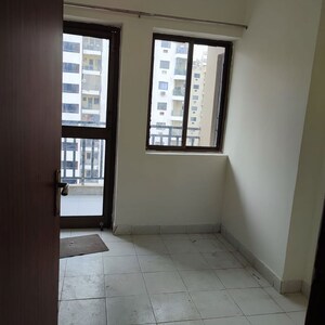 Room in 3 BHK Apartment at Ardee City Palm Grove Heights, Sector 52 – for Rent