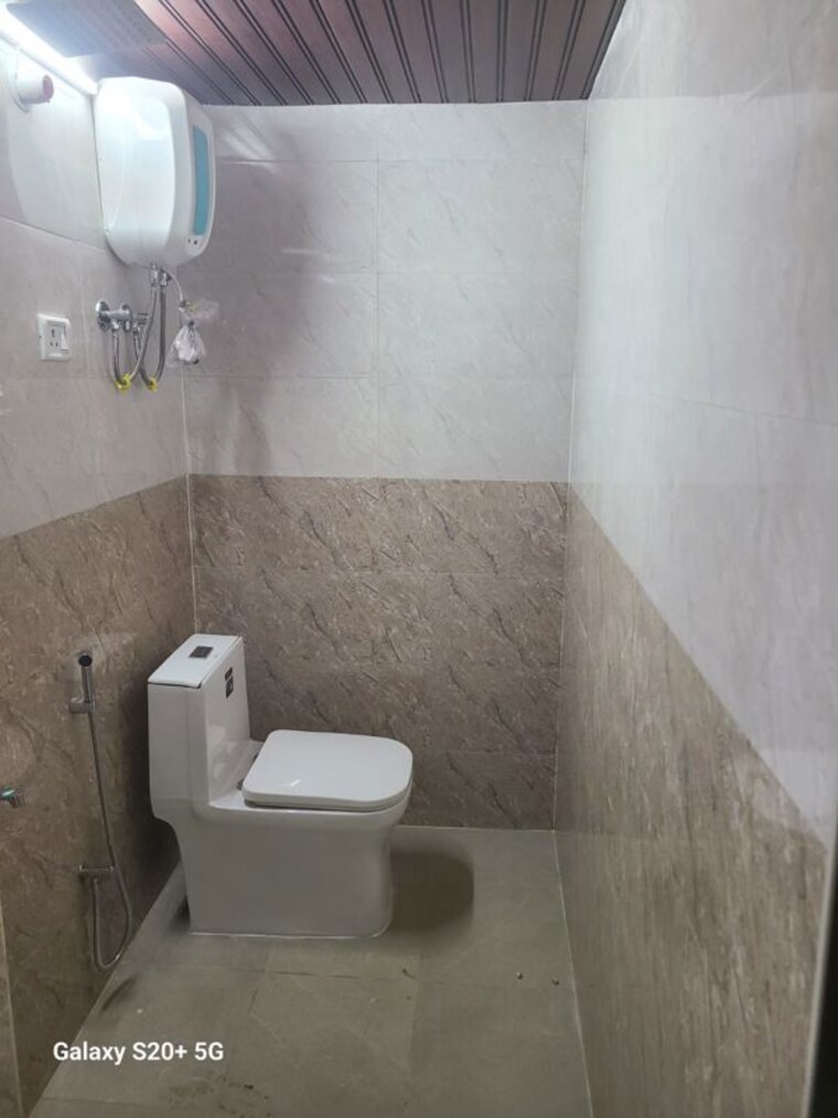 Bathroom, lajpat nagar ii 2 Bedroom 900 Sq.Ft. Builder Floor In Lajpat Nagar ii Delhi 9727773