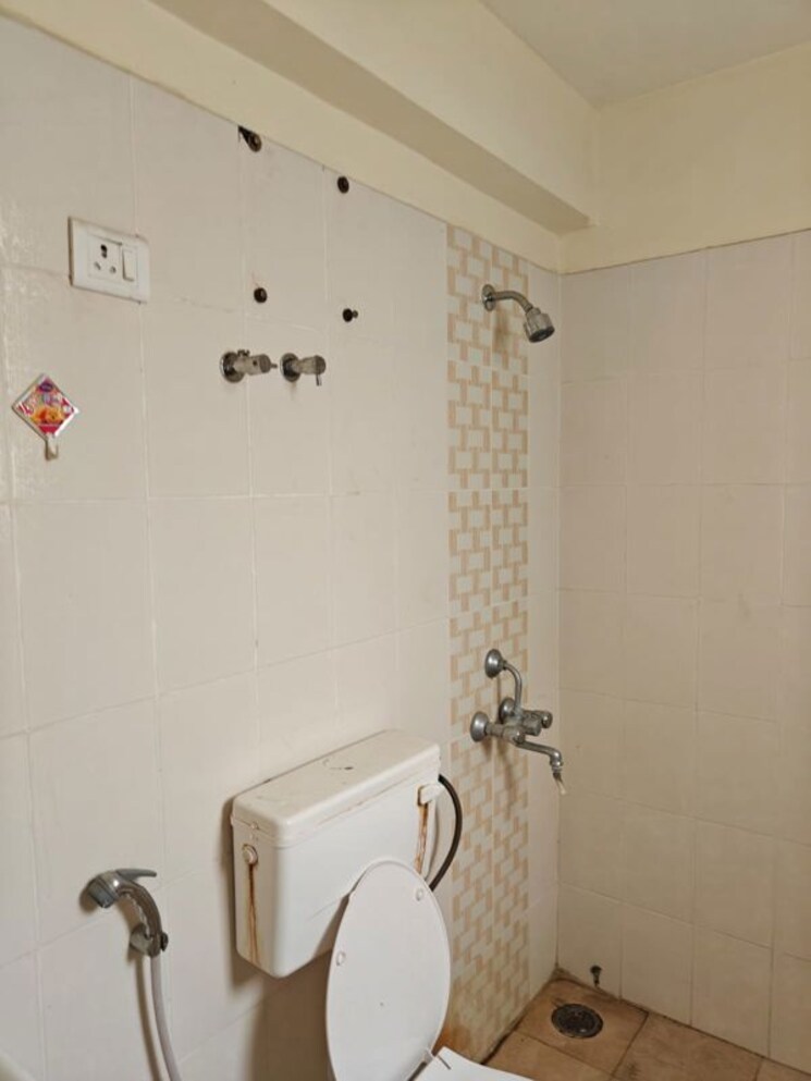 Bathroom, shree-vardhman-mantra 2 Bedroom 800 Sq.Ft. Apartment In Sector 67 Gurgaon 9727782