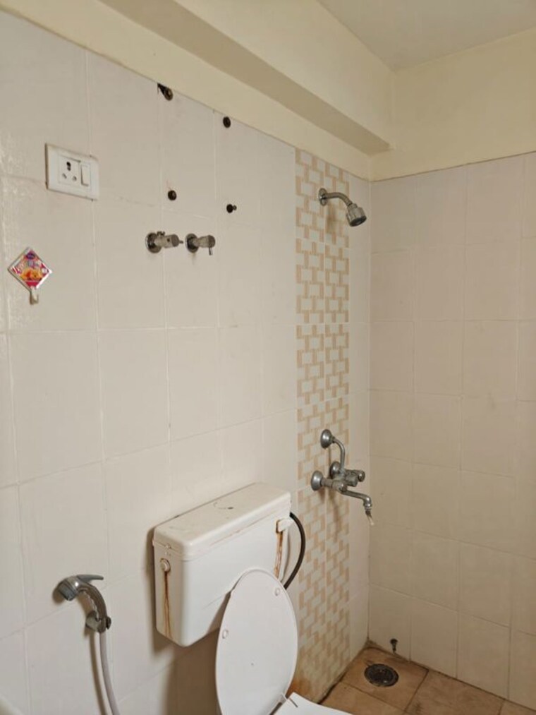 Bathroom, shree-vardhman-mantra 2 Bedroom 800 Sq.Ft. Apartment In Sector 67 Gurgaon 9727782