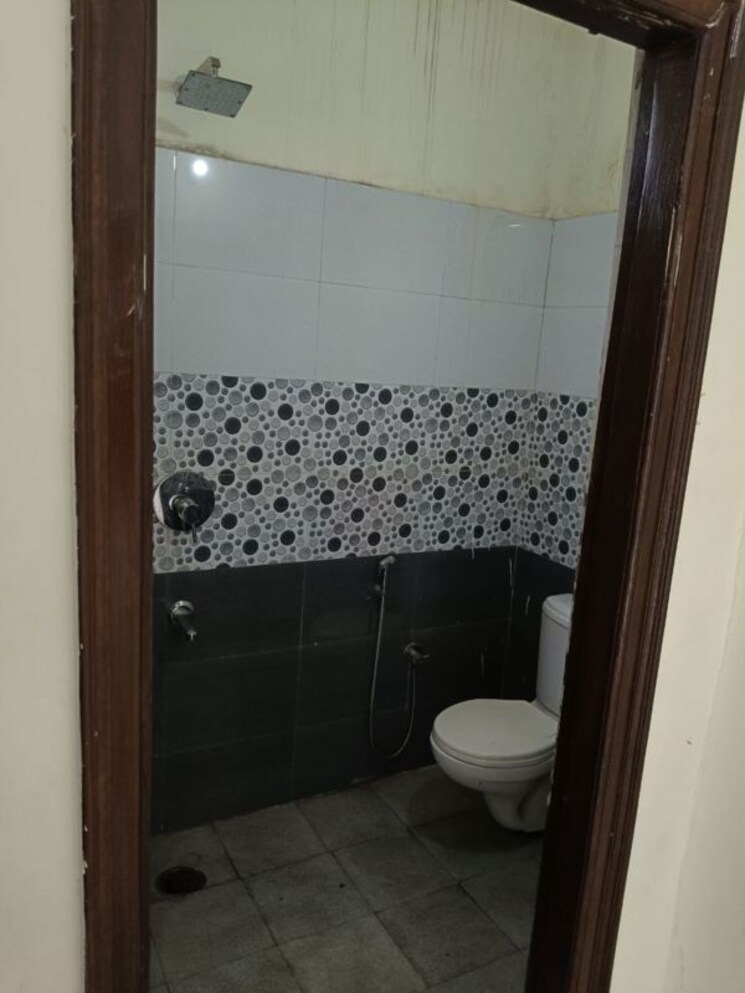 Bathroom, guru-nanak-enclave 3 Bedroom 1100 Sq.Ft. Apartment In Dhakoli Zirakpur 9727804