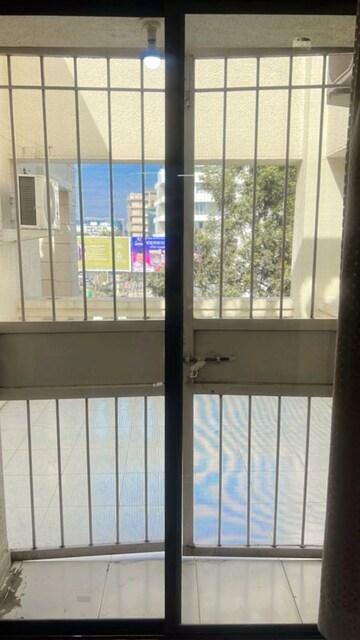 Room in 2 BHK Apartment at Lunkad Goldcoast, Viman Nagar – for Rent