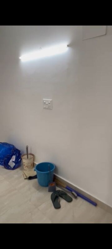 Furnished Amenities in 2 BHK Apartment at Vasant Apartment Mayur Vihar, Mayur Vihar 1 – for Rent