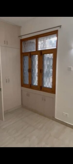 Room in 2 BHK Apartment at Vasant Apartment Mayur Vihar, Mayur Vihar 1 – for Rent