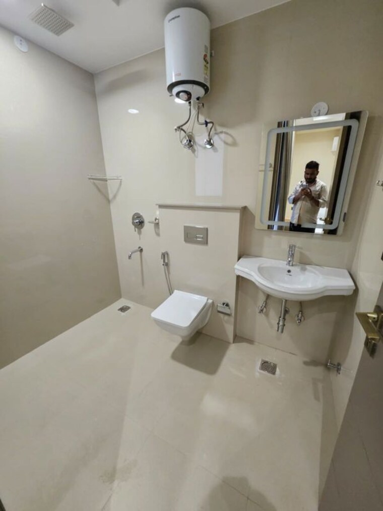 Bathroom, sector 42 1 Bedroom 690 Sq.Ft. Builder Floor In Sector 42 Gurgaon 9727819