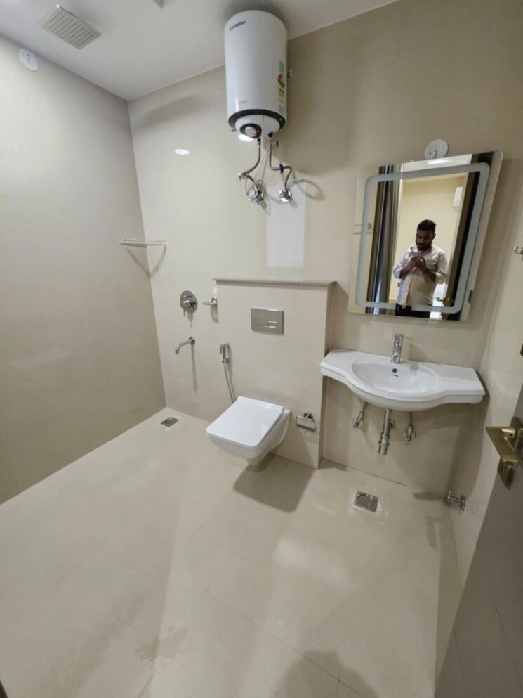 Bathroom, sector 42 1 Bedroom 730 Sq.Ft. Builder Floor In Sector 42 Gurgaon 9727843