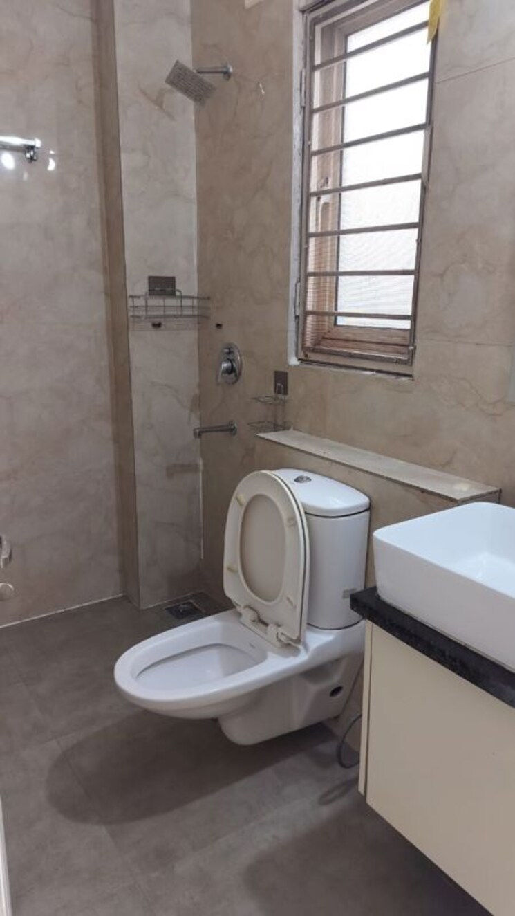Bathroom, unitech-fresco 3 Bedroom 1662 Sq.Ft. Apartment In Sector 50 Gurgaon 9727851
