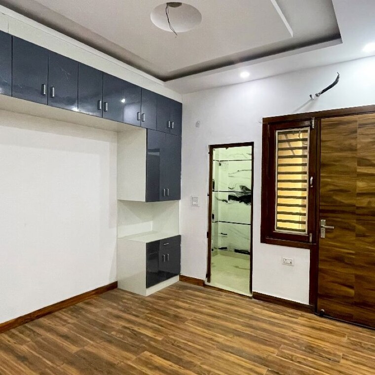 Room, dwarka 3 Bedroom 100 Sq.Yd. Builder Floor In Dwarka Delhi 9727856