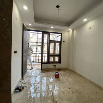 Room in 3 BHK Builder Floor at Chattarpur – for Sale